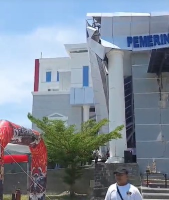 Gedung mega KPT Brebes ambruk. (tiktok)